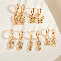 Pendientes Huggie Apilables de Mayoreo con Diseño de Búho, Mariposa y Estrella, Chapados en Oro, Impermeables, con Circonitas Multicolor, Joyería Diaria para Mujer