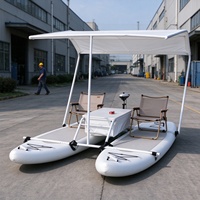 Catamaran gonflable portable à deux coques pour 2 passagers avec auvent solaire pour la pêche en lac et la location aquatique en station balnéaire