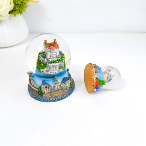 OEM ODM resina artesanía globo de nieve recuerdo turístico bola de cristal adornos decorativos personalizados ciudad hito regalo para la decoración del hogar - Product Image 3