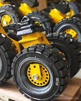 Roulettes de conteneur robustes certifiées CE de 16/22/25 pouces avec conception à double roue tout-terrain en caoutchouc plein pour l'utilisation de conteneurs d'expédition
