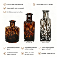 Bougies en verre à imprimé léopard pour une ambiance romantique à la table
