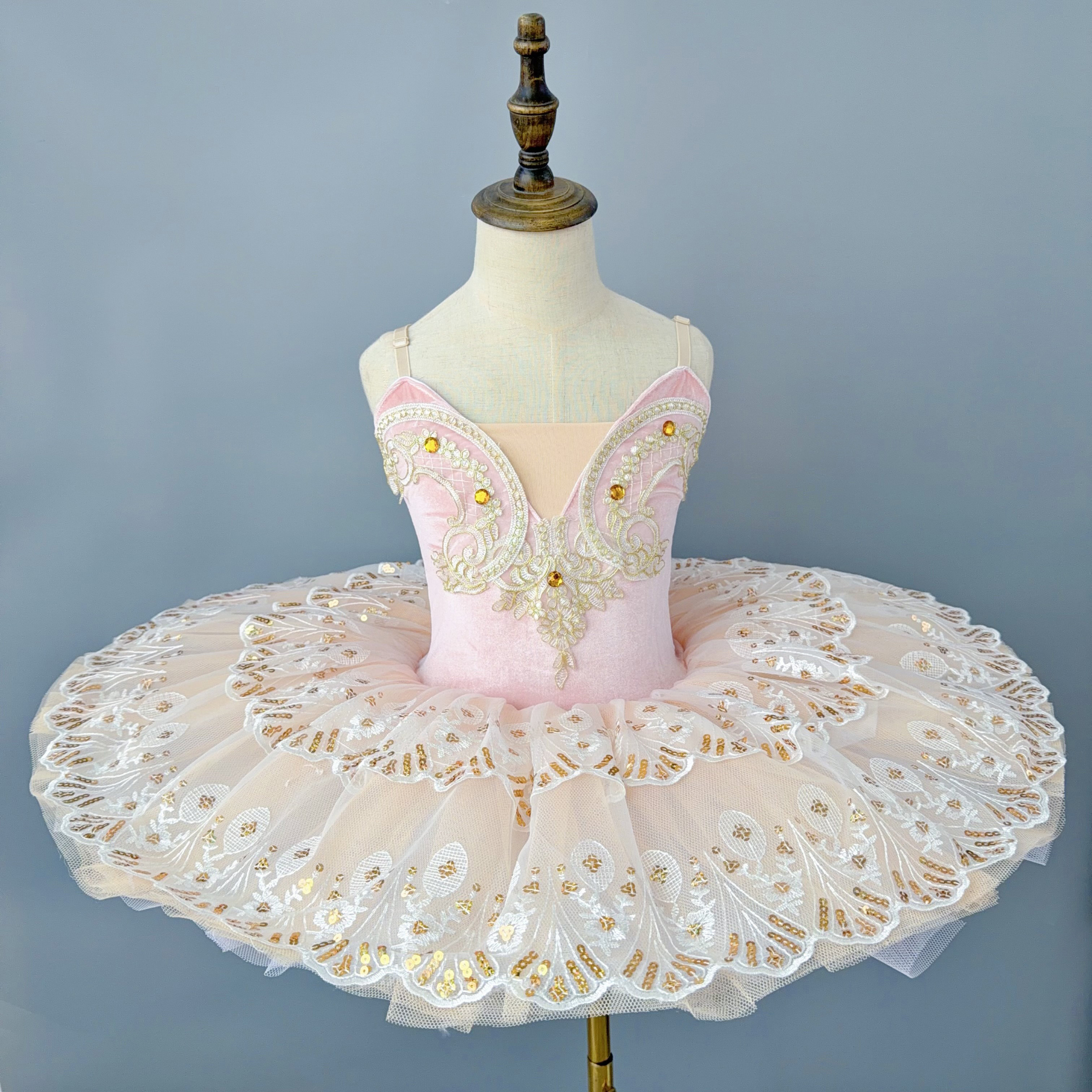 ปีกนกยูงสีแชมเปญ