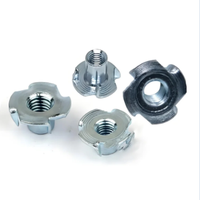 Tuerca en T DIN1624 de 4 Puntas M4 M6, Tuerca de Inserción de Cuatro Garras de Acero Galvanizado con Recubrimiento de Zinc, Clase 4.8, para Muebles y Carpintería