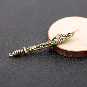 Colgante de espada de dragón de bronce antiguo, colgantes temáticos de aleación de cobre para regalo, amuleto de moda unisex - Product Image 2