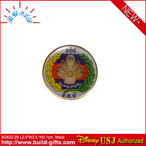 Fábrica personalizado anime insignia de botón 2020 pines mantener América gran Trump de hierro inoxidable insignia de botón para - Product Image 4