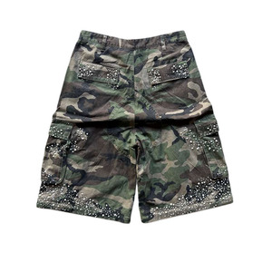 Shorts en jean baggy camouflage streetwear personnalisés pour hommes, avec strass et imprimés graphiques, effet usé - Product Image 2