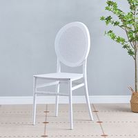 Chaise de salle à manger d'hôtel ronde blanche durable la plus vendue, chaise classique sans accoudoirs pour événements hôteliers et banquets en extérieur