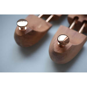 <span class=keywords><strong>Chaussure</strong></span> en bois de cèdre réglable avec un excellent savoir-faire, une durabilité et une <span class=keywords><strong>chaussure</strong></span> en bois de cèdre de haute qualité en <span class=keywords><strong>cuir</strong></span> - Product Image 3