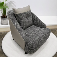 Fauteuil d'appoint pivotant moderne en similicuir avec base métallique et rembourrage en mousse pour salon