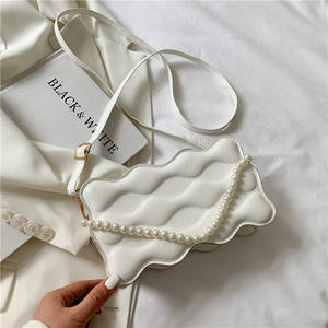 Femme bandoulière carré sac perle chaîne sac à main mode vague <span class=keywords><strong>en</strong></span> cuir Pu décontracté solide Portable Messenger sacs femmes - Product Image 2