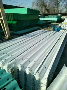 Prezzo più basso barriera d'acciaio di sicurezza stradale in acciaio zincato Thire Beam autostrada barriere d'urto costo per piede