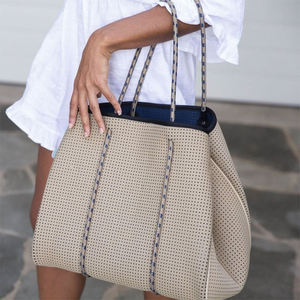 Logotipo personalizado Patrón Colores disponibles Verano Playa Perforado Neopreno Tote Bag Impresión personalizada - Product Image 1