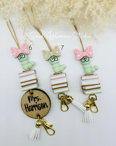 Porte-clés papillon fait main personnalisable, pendentif mignon en silicone et acrylique, accessoire de sac perlé fait main - Product Image 3