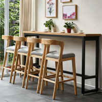 Tabourets de bar en bois massif de style nordique avec dossiers et accoudoirs en cuir ; Chaises hautes de style chinois en bois original pour comptoir de bar