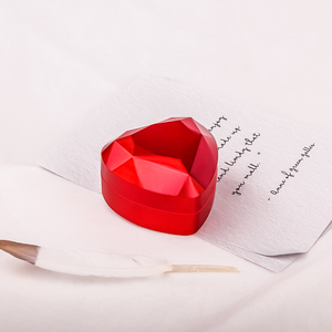 Boîte à bague en velours de forme cœur rouge avec logo personnalisé DEQI, taille et couleur personnalisées, pour mariage, Saint-Valentin - Product Image 4