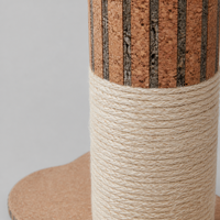 Griffoir pour chat rond en liège avec base en sisal en forme de nuage et jouet suspendu