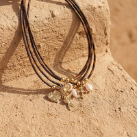 Collier pendentif de la série Fashion Ocean avec cordon en cuir imprimé léopard - Design original rétro, accessoire pour femme