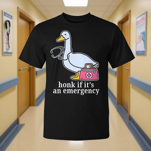 Honk If Its An Emergency Goose Nurse - Camiseta negra para mujer, talla grande - Product Image 3
