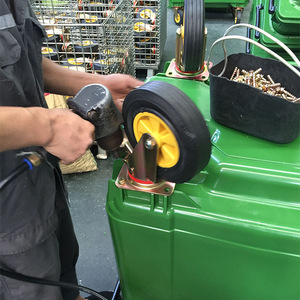 Poubelle en plastique de grande capacité 660L, camion à ordures extérieur à poussée manuelle avec couvercle, véhicule de voirie et de recyclage à quatre roues - Product Image 1