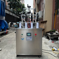 Machine de remplissage de parfum semi-automatique à quatre buses en acier inoxydable avec agitateur, capacité 10-250 ml, technologie sous vide, haute précision