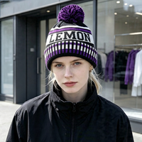 Chapeau en tricot rétro à rayures contrastées avec pompon, chapeau polyvalent à rayures multicolores, chaud et confortable pour les activités de plein air