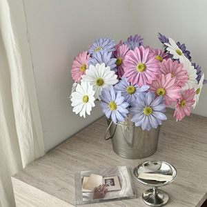 ดอกเดซี่ประดิษฐ์ช่อดอกไม้พีวีซีจำลองสูงสำหรับตกแต่งงานแต่งงานและบ้าน - Product Image 1