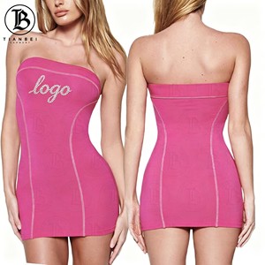 Robe <span class=keywords><strong>d</strong></span>'<span class=keywords><strong>été</strong></span> une pièce Y2K 2026 pour <span class=keywords><strong>femme</strong></span>, avec logo personnalisé en strass, coutures contrastées, robe tube, mini-robe sexy pour <span class=keywords><strong>femme</strong></span> - Product Image 1