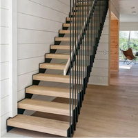 Escalier flottant droit moderne avec structure en acier, marches en bois massif, garde-corps à câbles, tailles personnalisables