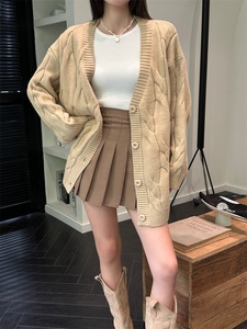 Cổ Điển Mùa Đông Lớn Chiên Bột Xoắn Nút Áo Len Áo V Cổ Cardigan Giản Dị Lười Biếng Phong Cách Hàng Đầu Phụ Nữ Lỏng Vừa Chiều Dài - Product Image 4