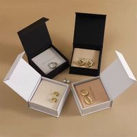 Boîte d'emballage de bijoux personnalisée de luxe avec laminage mat et gaufrage, revêtement UV, ensemble de boîtes cadeaux en papier