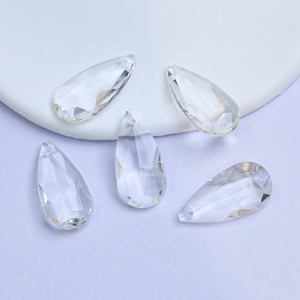 Breloques au chalumeau pendentifs <span class=keywords><strong>lustre</strong></span> <span class=keywords><strong>en</strong></span> <span class=keywords><strong>verre</strong></span> clair conception goutte d'eau à facettes <span class=keywords><strong>pour</strong></span> arbre de noël mariage maison perles de <span class=keywords><strong>verre</strong></span> <span class=keywords><strong>en</strong></span> cristal - Product Image 3