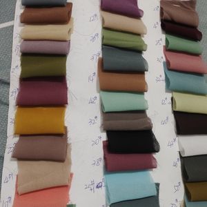 Chine usine lot stock polyester <span class=keywords><strong>tissu</strong></span> en mousseline de soie par mètres <span class=keywords><strong>pas</strong></span> <span class=keywords><strong>cher</strong></span> prix doux <span class=keywords><strong>tissu</strong></span> en mousseline de soie vente chaude - Product Image 1