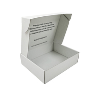 Dossiers en carton recyclé de luxe sur mesure de haute qualité avec gaufrage et doublure en éponge, couvercle amovible blanc pour l'emballage des chaussettes
