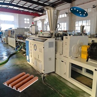 Ligne de production de panneaux de plafond en PVC Sevenstars, extrudeuse de panneaux à lamelles WPC