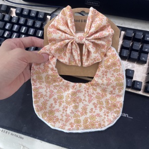 Haute qualité 100% coton filles fleur <span class=keywords><strong>bavoir</strong></span> ensemble Super doux jetable Bandana beau bébé cadeau de <span class=keywords><strong>naissance</strong></span> avec grand arc en gros - Product Image 6