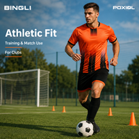Tenues de football personnalisées haut de gamme pour équipes : Maillots et shorts avec logo, noms et numéros personnalisables pour clubs, commandes en gros, faible MOQ, qualité supérieure