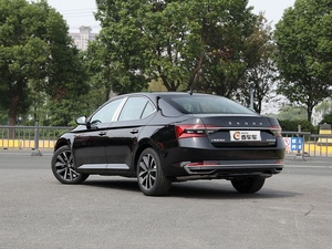 <span class=keywords><strong>Skoda</strong></span> <span class=keywords><strong>Superb</strong></span> 2025 TSI330 DSG Luxury Edition <span class=keywords><strong>Berlina</strong></span> Pneumatici R18 Turbo Automatica Nuova Euro VI Luci LED Tetto Apribile Interni Scuri Guida a Sinistra - Product Image 5