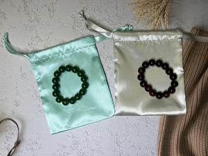 Pochette transparente personnalisée en velours/satin gaufré recyclable avec cordon de serrage pour bijoux, cadeaux, perruques, protection anti-poussière, mèches de cheveux et articles ménagers - Product Image 2