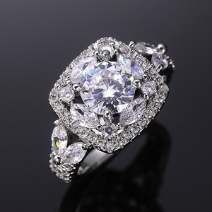 Anello Rotondo con Foglia in Cristallo Pavé per Donne, Elegante Accessorio Moda per Uso Quotidiano e Feste - Product Image 3
