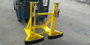 La carretilla elevadora de la abrazadera de archivos adjuntos para bidones de <span class=keywords><strong>55</strong></span> galones - Product Image 2