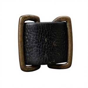 Boucle ronde de style vintage CS avec sangle en cuir noir véritable et quincaillerie métallique durable pour collection historique - Product Image 4