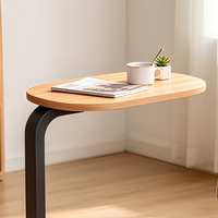 Petite table d'appoint ronde dans le salon, table basse près du canapé sur le balcon, table de chevet dans la chambre
