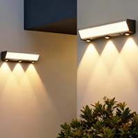 Applique murale LED extérieure en aluminium étanche à énergie solaire IP55 pour cour, façade de magasin et patio