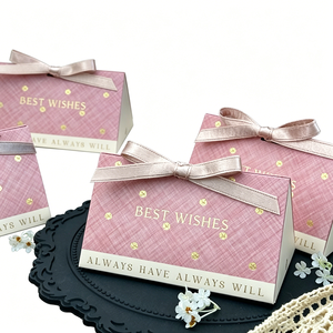 Scatola Regalo Rosa Testurizzata con Nastro in Raso, Stampa 'BEST WISHES' per Bomboniere e Feste - Product Image 1