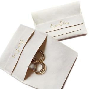 <span class=keywords><strong>Pochette</strong></span> en microfibre velours haut de gamme personnalisée avec logo pour présentation de bijoux et emballage de bagues – Vente en gros - Product Image 1