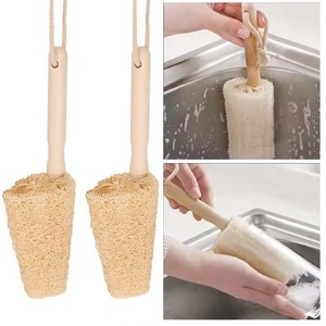 Brosse à tasses en loofah naturel style ferme avec manche en bois, à suspendre, pour le nettoyage de la cuisine - Product Image 1