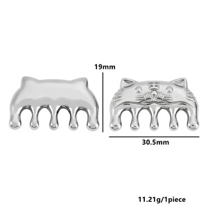 Peigne de massage du cuir chevelu à cinq dents en forme de chat mignon, accessoire bijou pendentif en acier inoxydable - Product Image 2