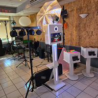 Machine de photomaton carrée DSLR 15,6 pouces avec écran tactile, impression instantanée, lumière LED RVB pour mariages, fêtes, événements d'entreprise, OEM