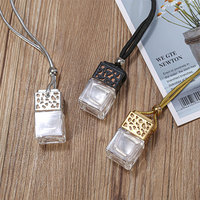 Bouteille de parfum vide pour voiture 8ml, grand format, carré ajouré, diffuseur suspendu pour véhicule, pendentif