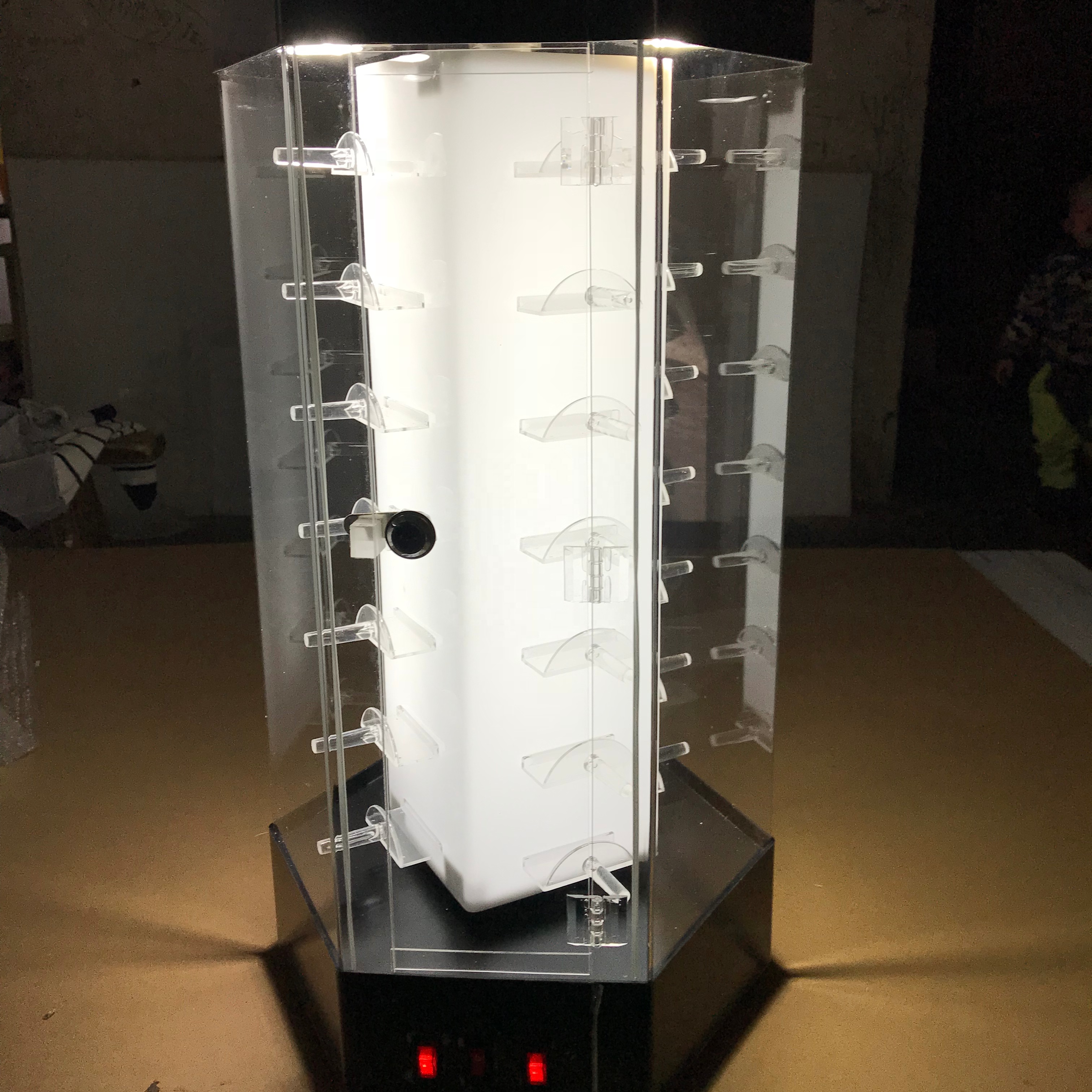 カスタムデザインで自立型レイバンサングラス用ディスプレイスタンドを